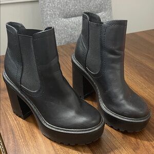 Chunky platform boots